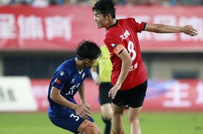 米乐官网app-出色表现实现胜利，球队赢得掌声