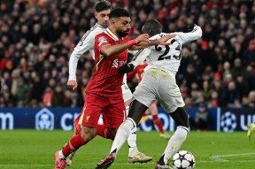 米乐官网app-利物浦主场战胜曼联，豪取三分积分领先