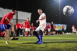 米乐娱乐-形容在激烈竞争中脱颖而出的成语