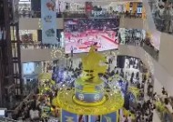 米乐体育官网-关于无法褪去球迷们的热情，球场内外热闹非凡的信息