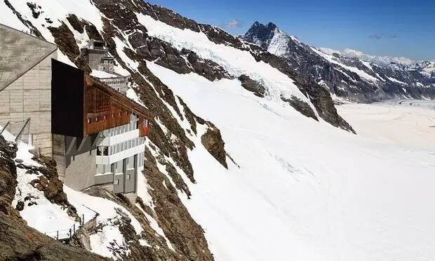 伟大的拿破仑即将抵达他忠诚的巴黎