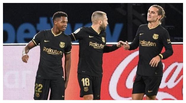 包含汉堡爆冷击败劲旅，重返强队行列的词条